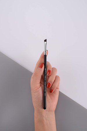 Eigshow Beauty E835 Angled Eyeliner skośny pędzel do brwi i kresek